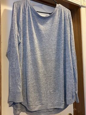 GAP Women’s Heather Gray Long-Sleeve Crew